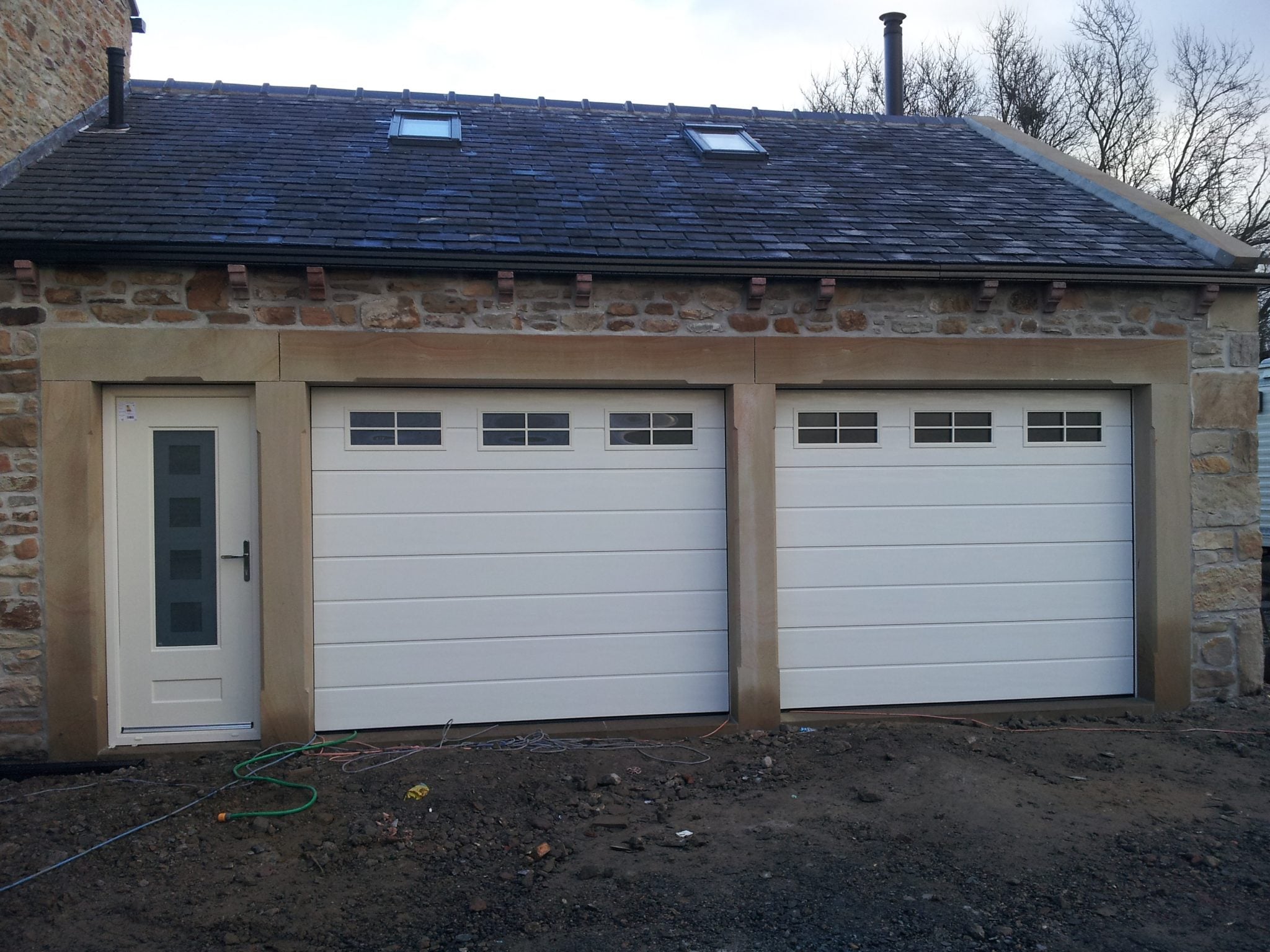 Garage Doors, Sectional, Roller, Retractable, Canopy / Earby Door
